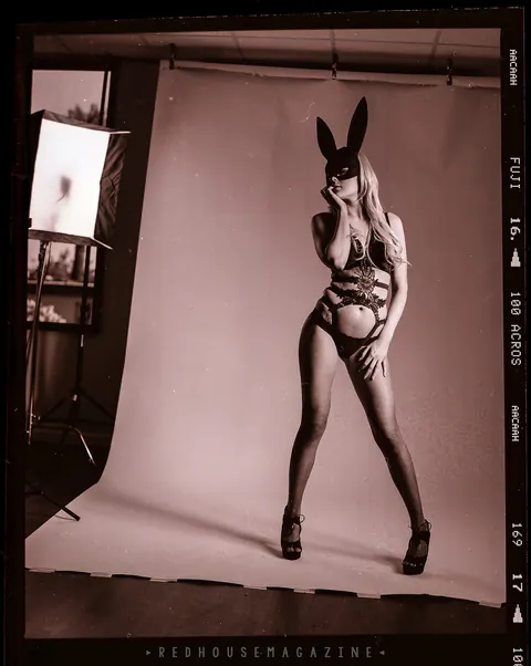 Woman in Lingerie and Bunny Ears Poses for the Camera – photo 4 of 13