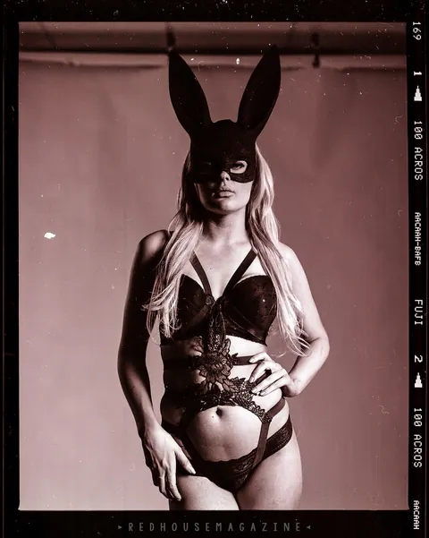 Woman in Lingerie and Bunny Ears Poses for the Camera – photo 7 of 13
