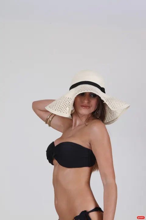 ANA MAFALDA: European Brunette Poses in a Black Bikini and Heels – photo 4 of 15