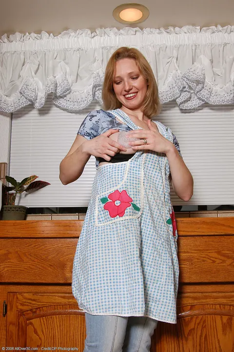 Pale Redhead MILF Unveils Trimmed Pussy in the Kitchen – photo 6 of 20
