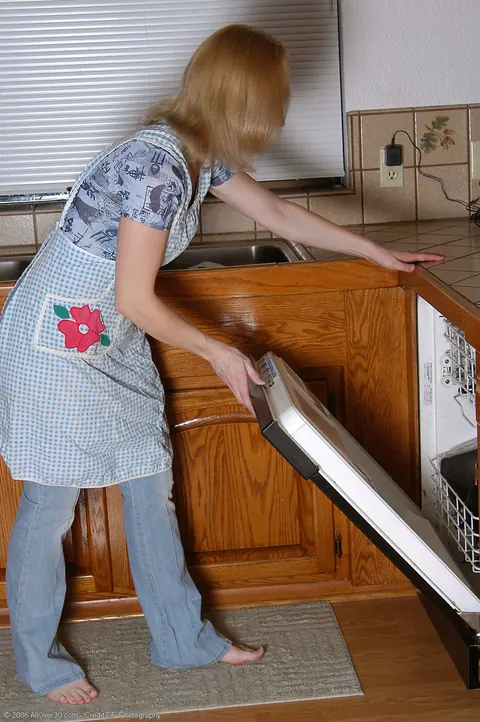 Pale Redhead MILF Unveils Trimmed Pussy in the Kitchen – photo 1 of 20