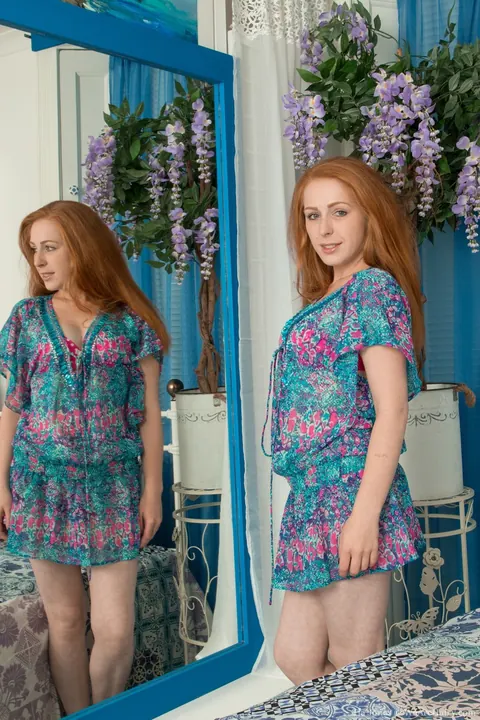 Tia Jones: Thick British Redhead Drops Her Bikini Bottoms and Spreads Her Hairy Pussy – photo 1 of 17