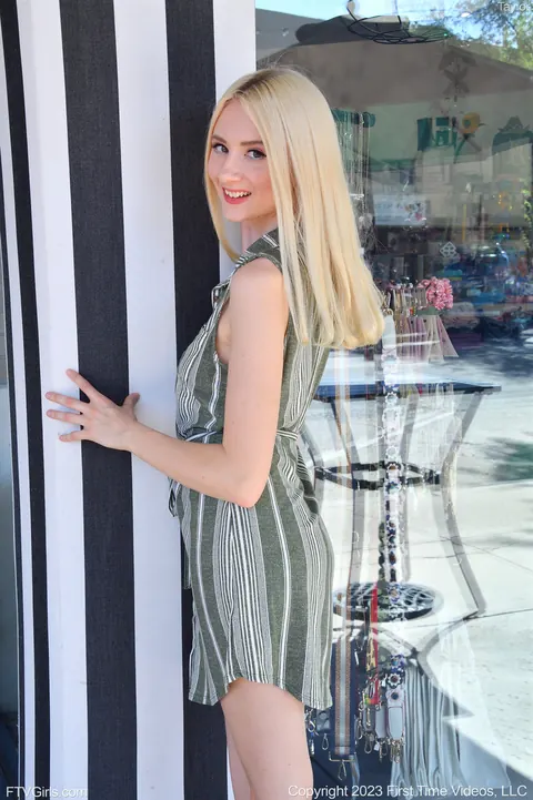 Tall Blonde Poses Nude Outdoors and Flashes Her Small Booty – photo 11 of 21