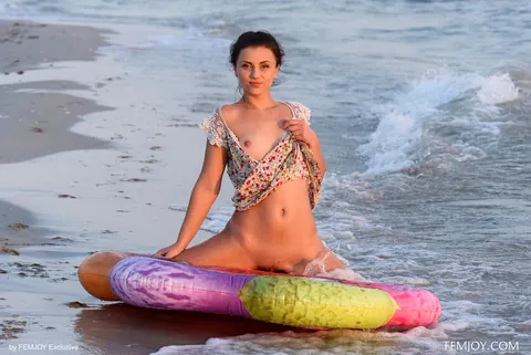 Brunette Strips Nude and Spreads on an Air Mattress at the Beach – photo 3 of 16