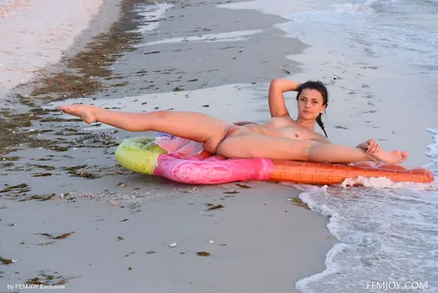 Brunette Strips Nude and Spreads on an Air Mattress at the Beach – photo 9 of 16
