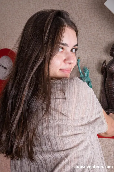 Sirena Spilona: Russian Brunette Undresses and Fingers Her Hairy Pussy – photo 4 of 21