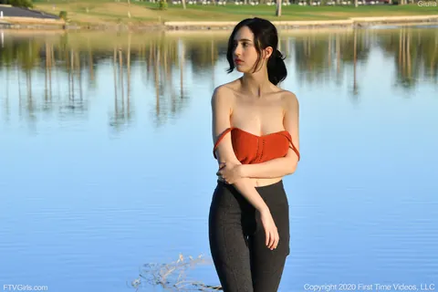 Giulia Wylde: Slim Brunette Bares Her Big Tits in Yoga Pants on the Beach – photo 20 of 20