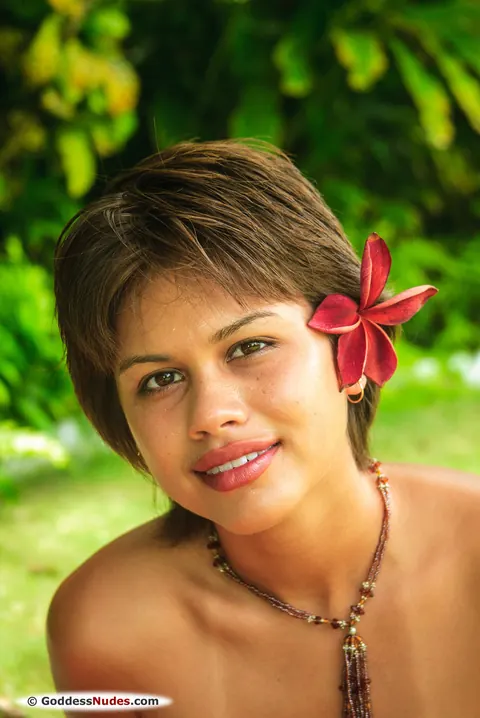 Short-Haired Brunette Strips and Spreads by the Pool – photo 11 of 21