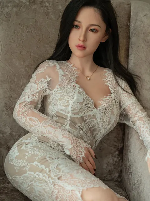 Black-Haired Woman Reveals Her Big Tits in a Dress – photo 15 of 15
