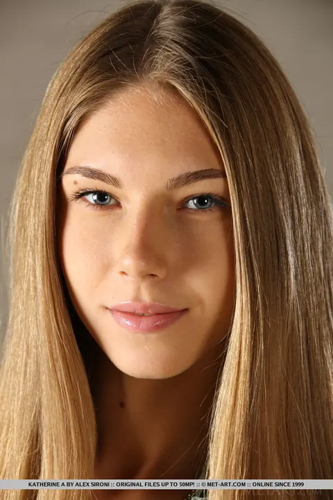 Krystal Boyd: Tall European Brunette Spreads Her Long Legs Nude – photo 10 of 18
