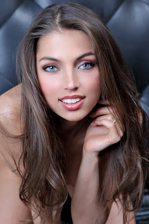 Fergie A: Tall Russian Brunette Spreads Her Trimmed Pussy and Shows Her Feet – photo 14 of 20