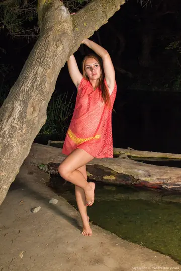 Alya Shon – Ukrainian Brunette Spreads Her Hairy Pussy Outdoors