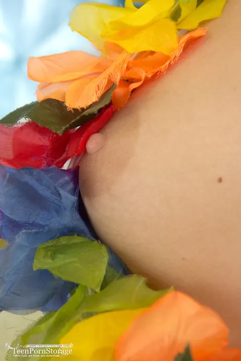 Blonde Peels Off Her Panties After a Luau Party – photo 6 of 20
