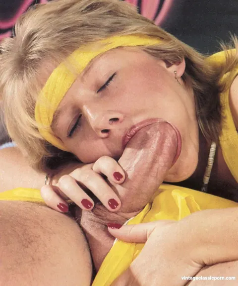 Short-Haired Blonde Rides Cock and Takes a Facial – photo 5 of 20