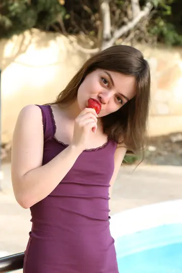 Slim Hairy Woman Spreads Her Pussy by the Pool