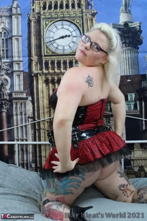 Mollie Foxxx: Mature Curvy Blonde Pulls Her Dress Down to Flash Her Big Tits – photo 3 of 16