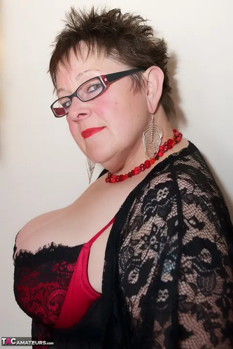 Mature BBW in Lingerie and Glasses Fucks Herself with a Dildo – photo 1 of 20