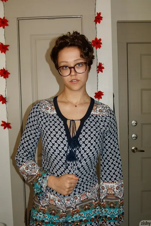Sabrina Nichole: Busty Blonde in Glasses Shows Off Her Short Hair – photo 2 of 12