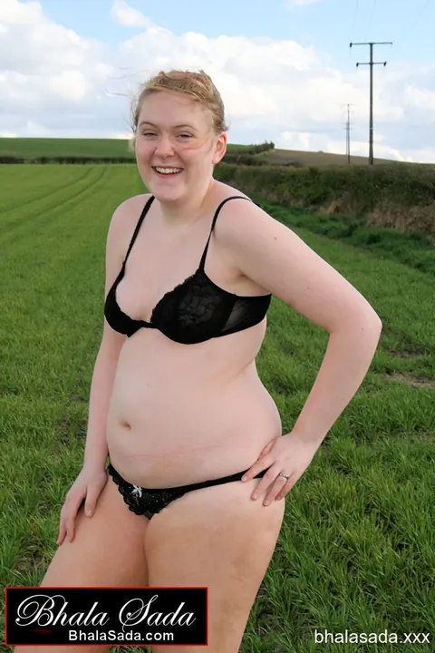 Thick MILF Strips Out of Her Jeans into Lingerie in the Forest – photo 11 of 15
