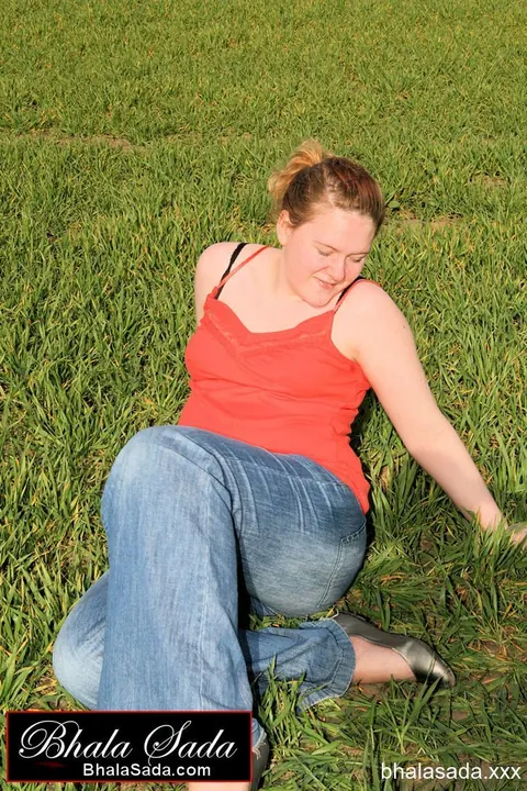 Thick MILF Strips Out of Her Jeans into Lingerie in the Forest – photo 13 of 15