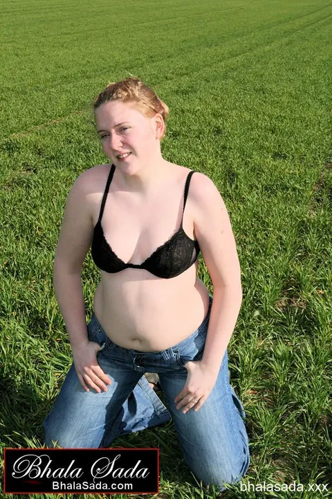 Thick MILF Strips Out of Her Jeans into Lingerie in the Forest – photo 14 of 15