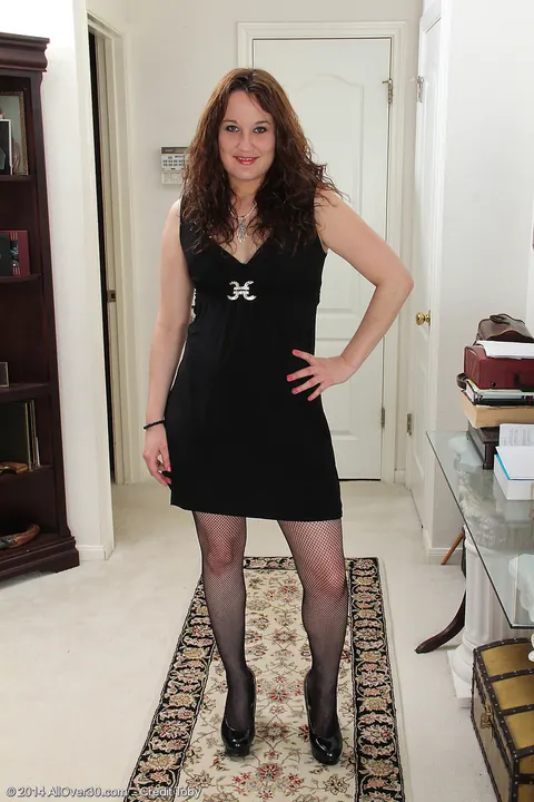 Thick MILF in Stockings and Skirt Spreads Her Shaved Pussy – photo 1 of 15
