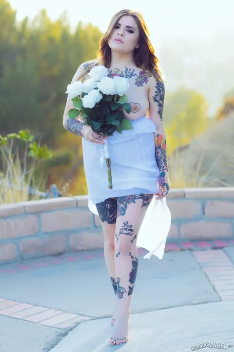 Farrah paws: Brunette Bride Shows Her Big Tits and Spreads Outdoors – photo 5 of 17