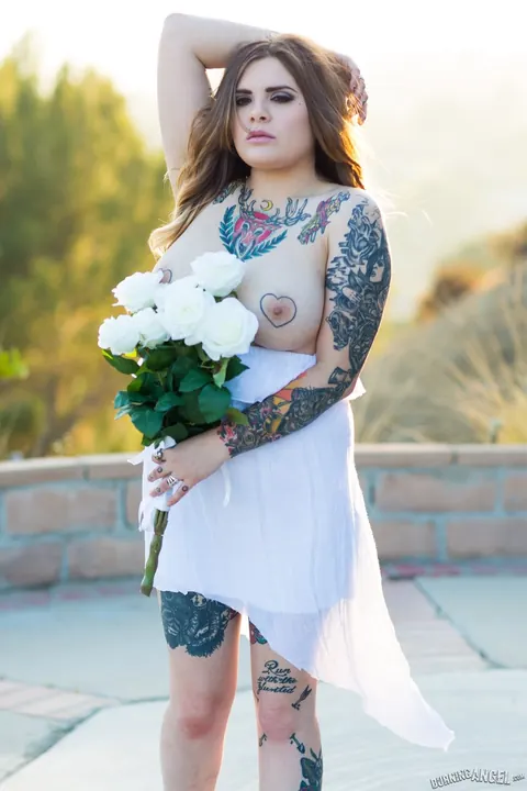Farrah paws: Brunette Bride Shows Her Big Tits and Spreads Outdoors – photo 10 of 17