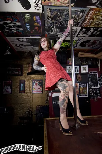 Adahlia – Curvy Tattooed Brunette Strips and Fingers Herself in Glasses