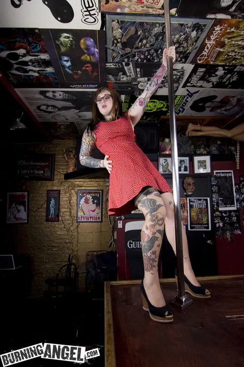 Adahlia: Curvy Tattooed Brunette Strips and Fingers Herself in Glasses – photo 1 of 16