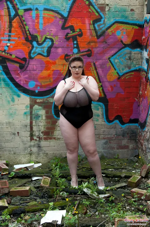 Georgina Gee: BBW Brunette Unleashes Her Big Tits Near Graffiti Outdoors – photo 1 of 15