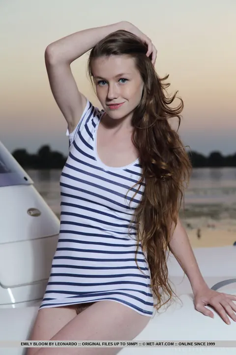 Emily Bloom: European Brunette with Big Tits Strips Naked at the Lake – photo 2 of 18