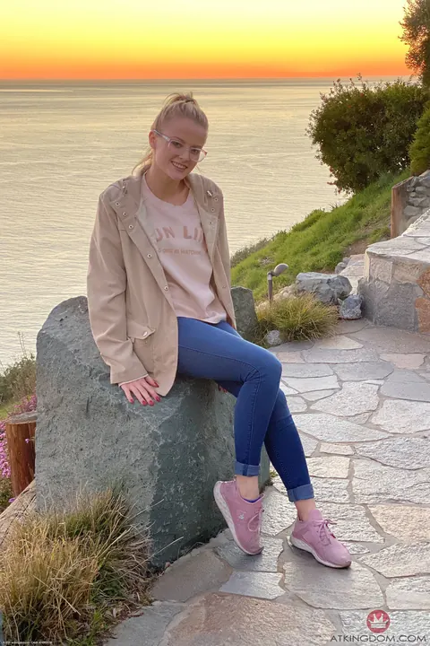 Paris White: Petite Blonde Babe Spreads Her Pussy Outdoors in Jeans – photo 15 of 20
