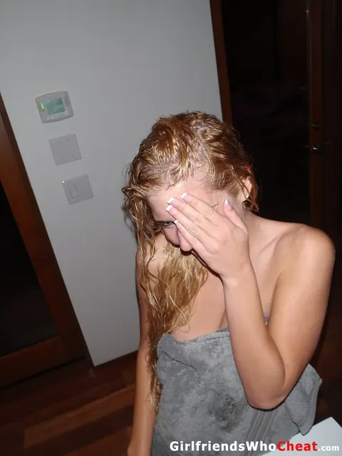 Carmen Monet: Blonde in Shorts Spreads Her Shaved Pussy in Selfies – photo 9 of 15