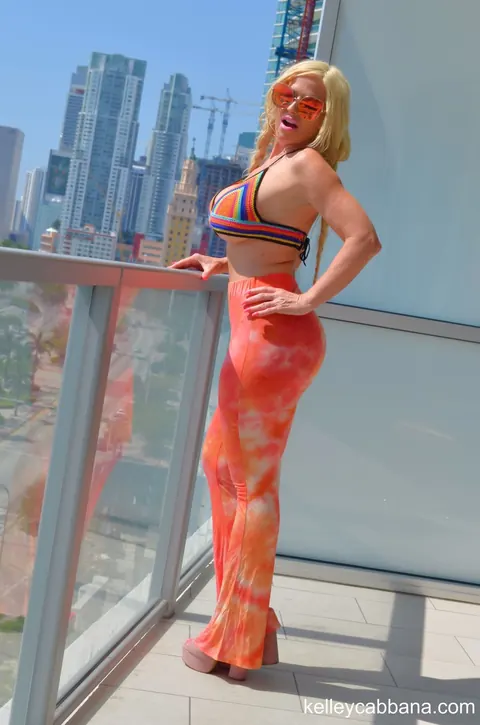 Kelley Cabbana: Blonde MILF with Short Hair Flashes Her Big Enhanced Tits – photo 4 of 16