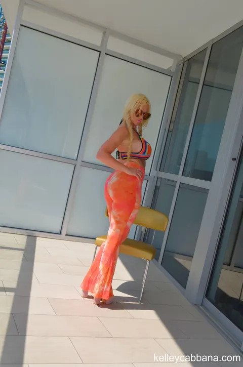 Kelley Cabbana: Blonde MILF with Short Hair Flashes Her Big Enhanced Tits – photo 3 of 16