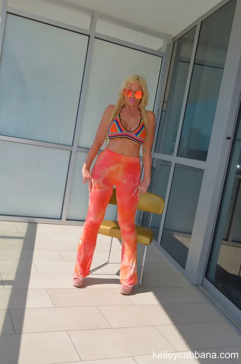 Kelley Cabbana: Blonde MILF with Short Hair Flashes Her Big Enhanced Tits – photo 2 of 16