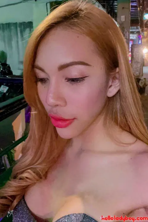 Thick Asian Trans Woman in a Bikini Poses on the Beach – photo 1 of 20