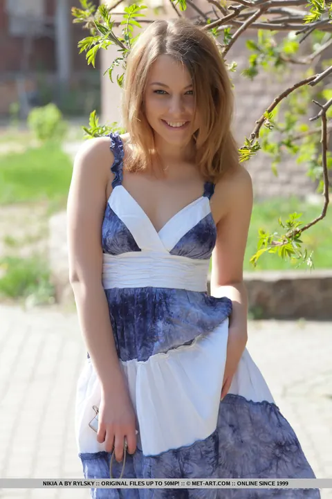 Nikia A: Brunette Strips Out of Her Dress and Spreads Outdoors – photo 4 of 18