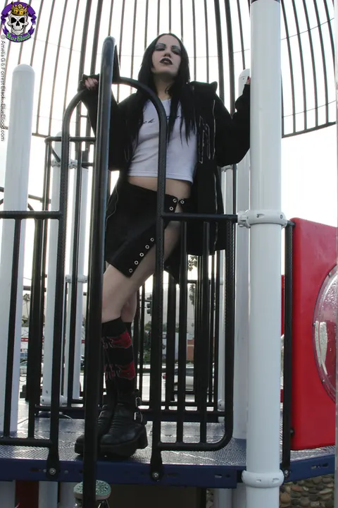 Brunette Latina MILF Spreads Wide on a Playground – photo 3 of 15