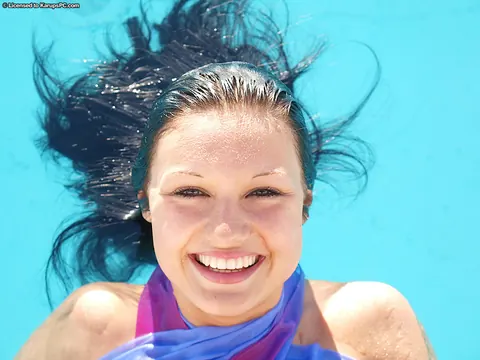 Tall Brunette Spreads Her Legs by the Pool – photo 6 of 16