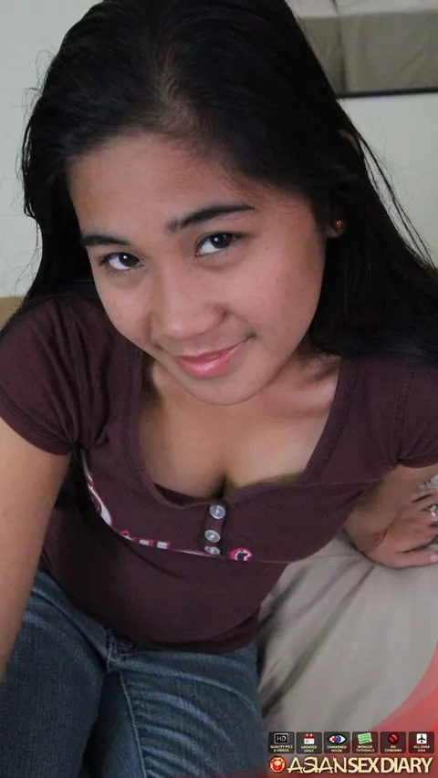 Curvy Filipina Takes a Creampie in Jeans – photo 1 of 15