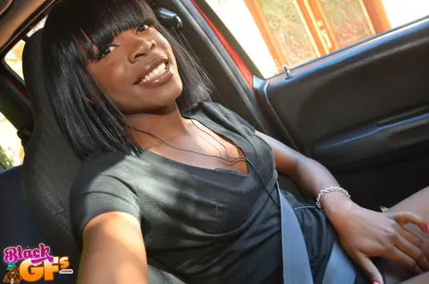 Ebony Woman Takes Anal in Selfie POV – photo 2 of 12