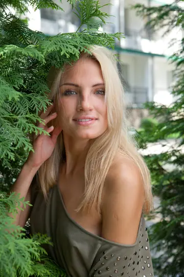 Blonde Strips Out of Her Dress and Spreads Her Legs Outdoors