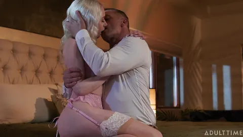 Scarlett Hampton: Blonde Strips Naked and Fucks Her Man – photo 8 of 21
