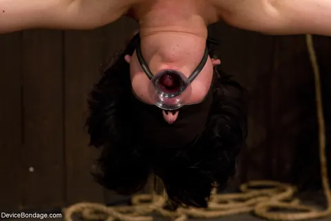 Juliette March: Brunette MILF in Bondage Spreads Her Pussy Upside Down – photo 7 of 11
