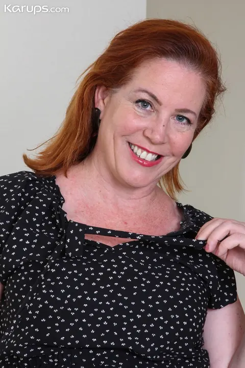 Caitlin Moore: Curvy Redhead MILF Strips and Fingers Her Pussy – photo 3 of 21