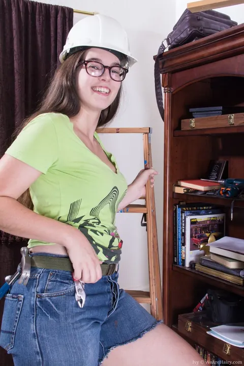 Busty MILF in Shorts and Glasses Masturbates with a Drill Dildo – photo 1 of 14