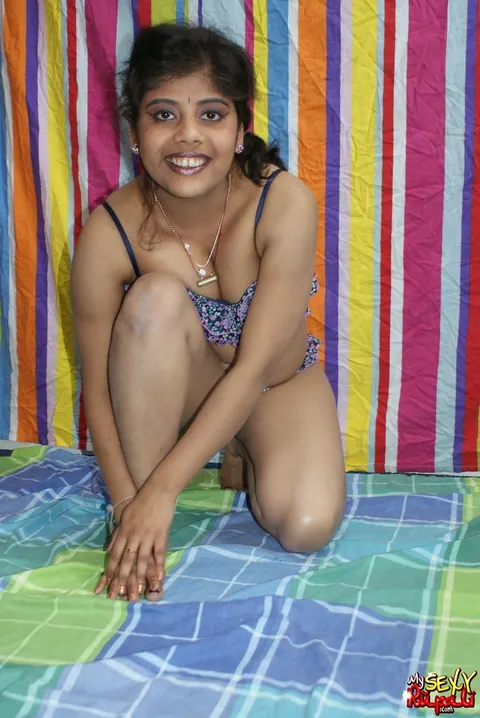 Indian BBW Undresses Naked for a Photo Shoot – photo 7 of 15