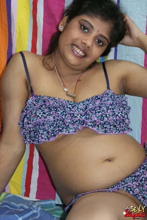 Indian BBW Undresses Naked for a Photo Shoot – photo 8 of 15